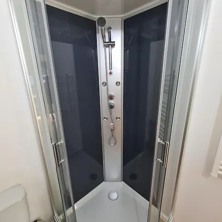 Апартаменты Cote D'azur 450m De La Plage, Piscine Privee, Climatisation Антиб
